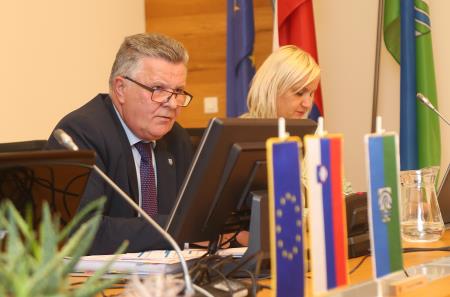 6. SEJA OBČINSKEGA SVETA 13 FOTO LJUBO VUKELIČ